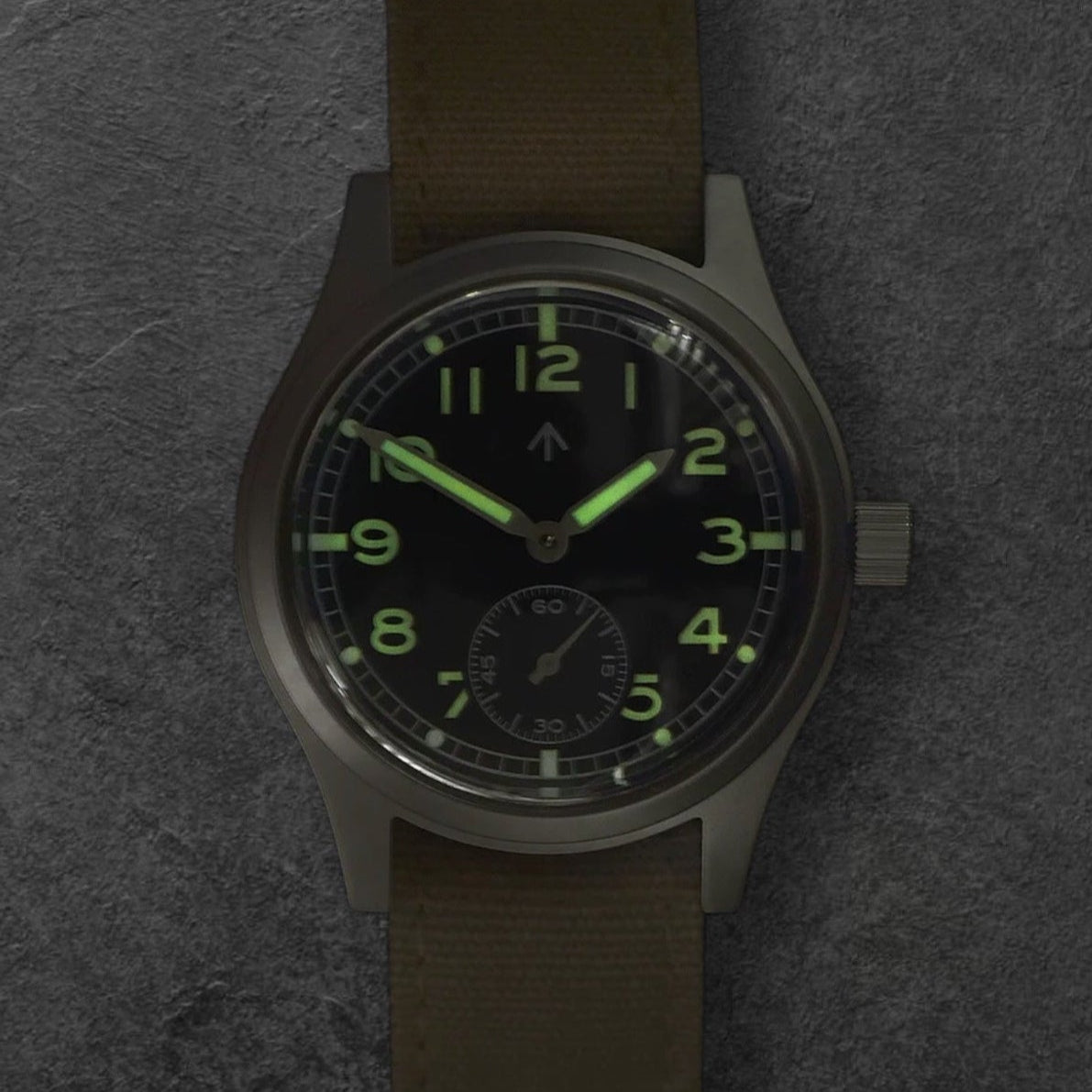 Aeschbach x Enoksen 'Fly' E03/S watch in darkness showcasing the C3 Super-Luminova effect.